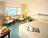 Evergreen Laurel Hotel Room