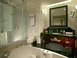 Seasons Hotel Royal BathRoom