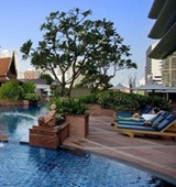 A Royal Meridien, Plaza Athenee Swimming Pool